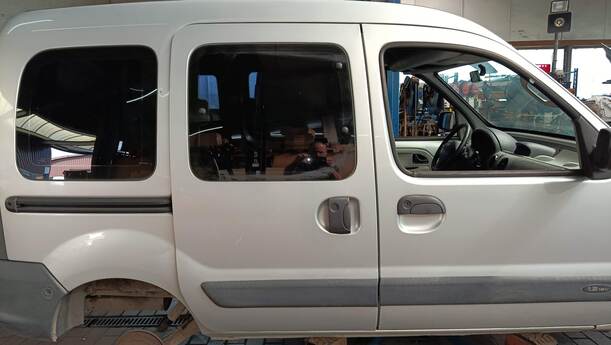 Foto: SCHIEBETÜR RECHTS eines Renault Kangoo 1.2 16V GL