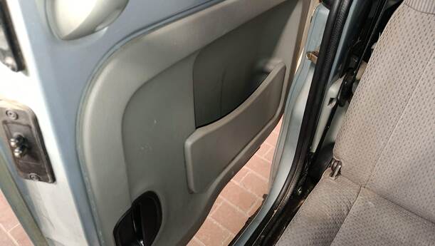 Foto: SCHIEBETÜR RECHTS eines Renault Kangoo 1.2 16V GL
