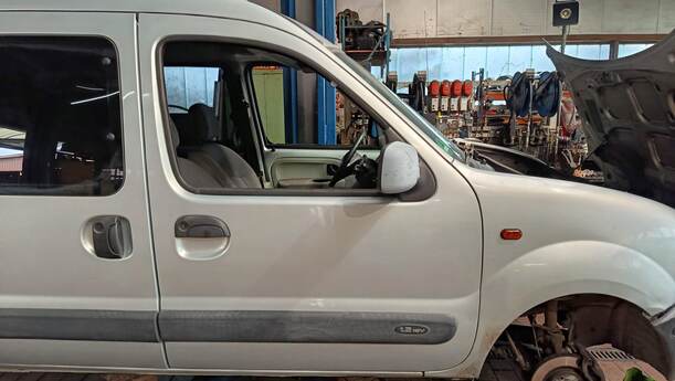 Foto: TÜR VORN RECHTS eines Renault Kangoo 1.2 16V GL