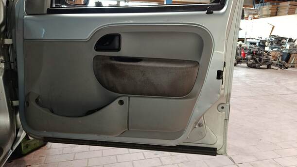 Foto: TÜR VORN RECHTS eines Renault Kangoo 1.2 16V GL
