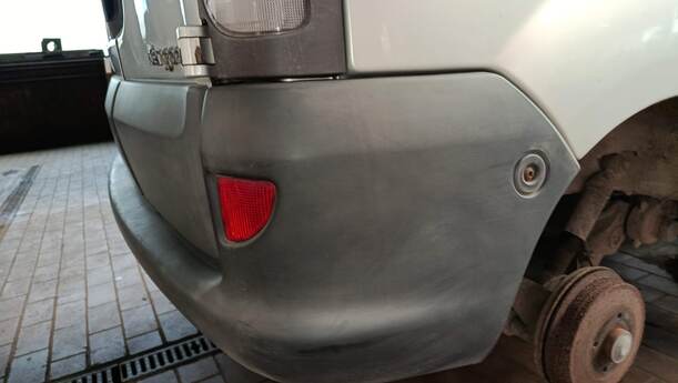 Foto: STOSSFÄNGER/ STOßSTANGE HINTEN eines Renault Kangoo 1.2 16V GL