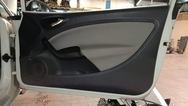 Foto: TÜR VORNE RECHTS ( 2/3 TÜRER ) eines Seat Ibiza SC 1.0 Eco TSI S&S GL