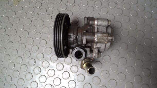 Foto: PUMPE SERVOLENKUNG/ SERVOPUMPE eines Renault Kangoo 1.2 16V GL