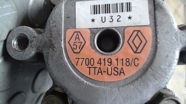 Foto: PUMPE SERVOLENKUNG/ SERVOPUMPE eines Renault Kangoo 1.2 16V GL