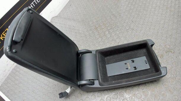 Foto: MITTELARMLEHNE ( LEDER ) eines Audi A6 2.7 TDI tiptronic quattro GL