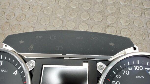 Foto: KOMBIINSTRUMENT / TACHOEINHEIT eines Audi A6 2.7 TDI tiptronic quattro GL