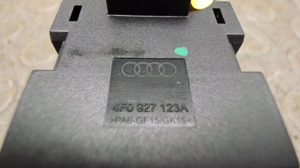Foto: SCHALTER LICHTSTÄRKE ANZEIGENINSTRUMENTE eines Audi A6 2.7 TDI tiptronic quattro GL