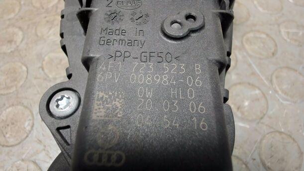 Foto: GASPEDAL ( DIESEL / AUTOMATIKGETRIEBE ) eines Audi A6 2.7 TDI tiptronic quattro GL