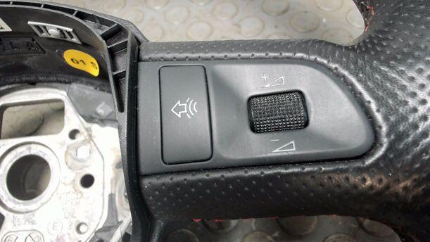 Foto: LEDERLENKRAD ( S LINE ) eines Audi A6 2.7 TDI tiptronic quattro GL