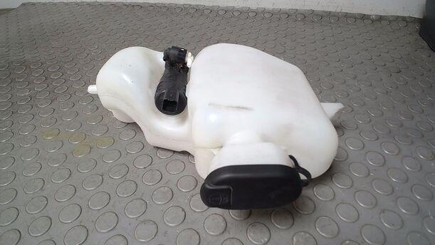 Foto: SCHEIBENWASCHBEHÄLTER eines Renault Kangoo 1.2 16V GL