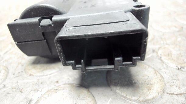 Foto: STELLMOTOR HEIZUNG eines Audi A6 2.7 TDI tiptronic quattro GL