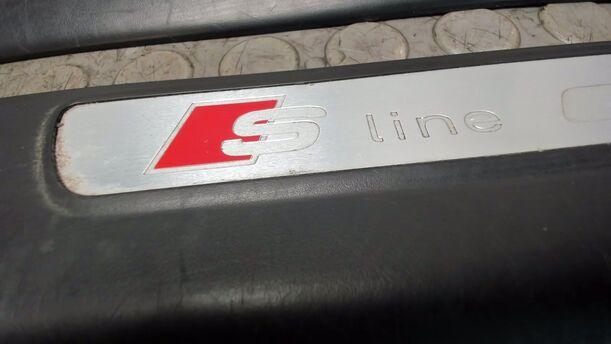 Foto: EINSTIEGSLEISTE / ZIERLEISTE SET ( S LINE ) eines Audi A6 2.7 TDI tiptronic quattro