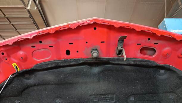 Foto: MOTORHAUBE eines Opel Tigra Twin Top 1.3 CDTI