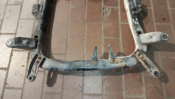 Foto: VORDERACHSE/ ACHSE VORN eines Opel Tigra Twin Top 1.3 CDTI