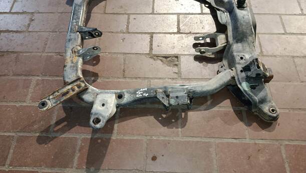 Foto: VORDERACHSE/ ACHSE VORN eines Opel Tigra Twin Top 1.3 CDTI