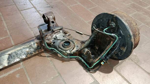 Foto: HINTERACHSE eines Opel Tigra Twin Top 1.3 CDTI