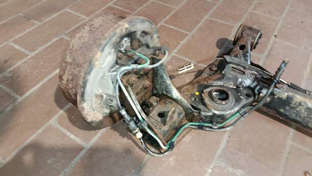 Foto: HINTERACHSE eines Opel Tigra Twin Top 1.3 CDTI
