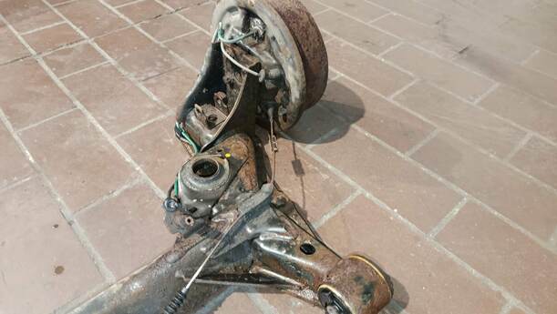Foto: HINTERACHSE eines Opel Tigra Twin Top 1.3 CDTI