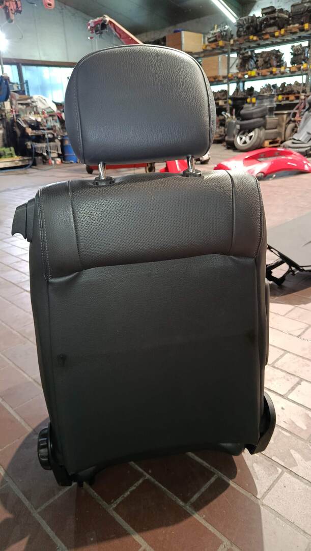 Foto: BEIFAHERSITZ/ SITZ RECHTS eines Opel Tigra Twin Top 1.3 CDTI