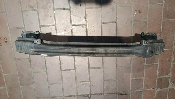Foto: VERSTÄRKUNG VORNE eines Seat Altea 1.6