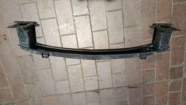 Foto: VERSTÄRKUNG VORNE eines Seat Altea 1.6