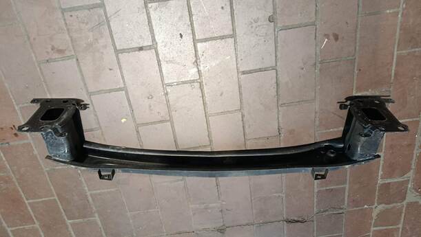 Foto: VERSTÄRKUNG VORNE eines Seat Altea 1.6