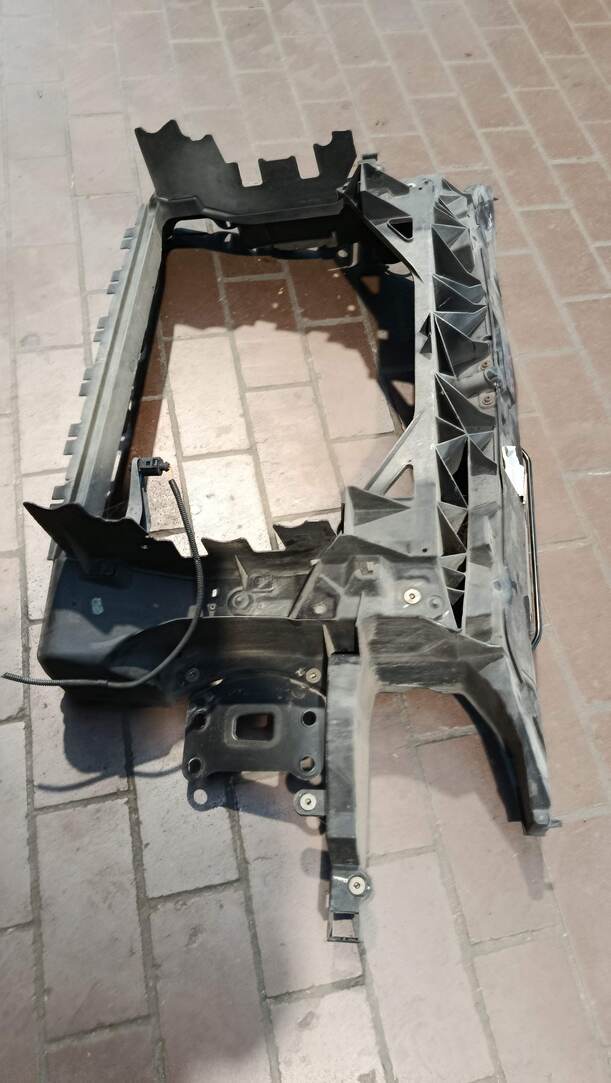 Foto: SCHLOSSTRÄGER / FRONTBLECH eines Seat Altea 1.6