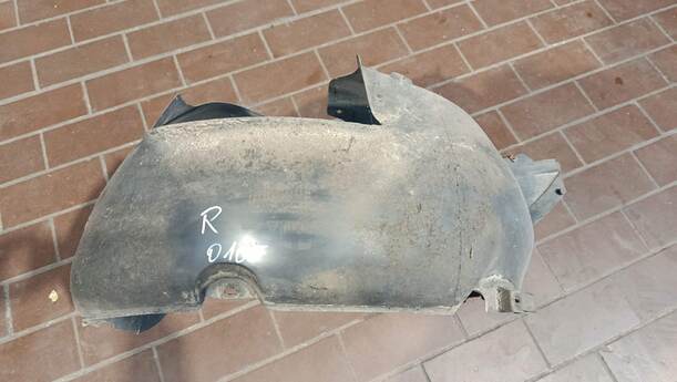 Foto: RADHAUSSCHALE / INNENKOTFLÜGEL RECHTS eines Seat Altea 1.6