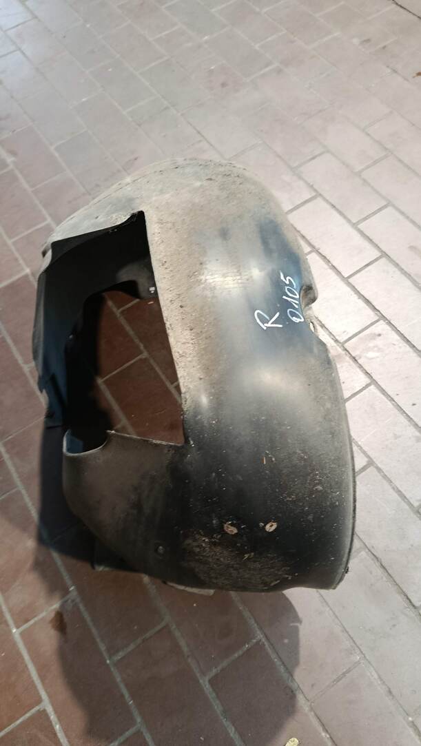 Foto: RADHAUSSCHALE / INNENKOTFLÜGEL RECHTS eines Seat Altea 1.6