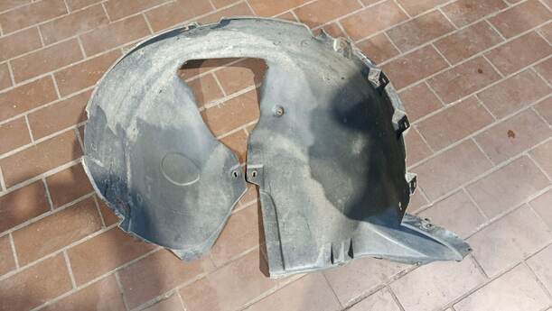 Foto: RADHAUSSCHALE / INNENKOTFLÜGEL RECHTS eines Seat Altea 1.6