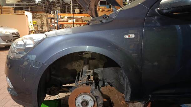 Foto: KOTFLÜGEL LINKS eines Kia Ceed 1.4 CVVT SW ISG