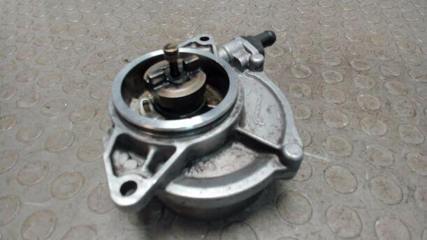 Foto: VAKUUMPUMPE / UNTERDRUCKPUMPE eines Audi A6 2.7 TDI tiptronic quattro