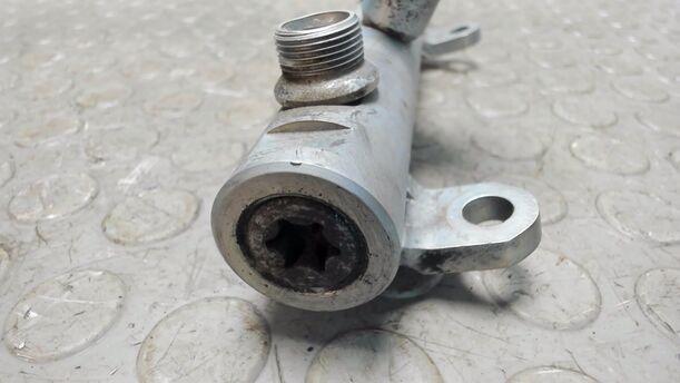 Foto: KRAFTSTOFFVERTEILER LINKS eines Audi A6 2.7 TDI tiptronic quattro