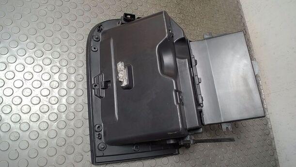 Foto: HANDSCHUHFACH eines Seat Ibiza SC 1.0 Eco TSI S&S