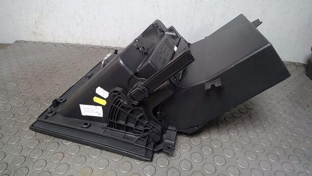 Foto: HANDSCHUHFACH eines Seat Ibiza SC 1.0 Eco TSI S&S