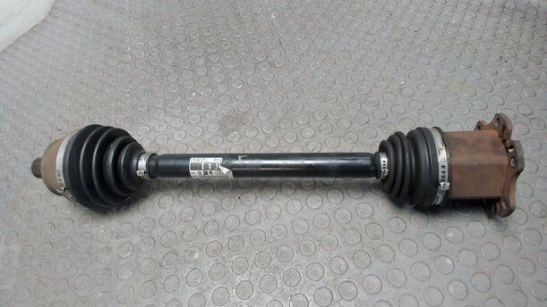 Foto: ANTRIEBSWELLE VORNE LINKS ( AUTOMATIK ) eines Audi A6 2.7 TDI tiptronic quattro