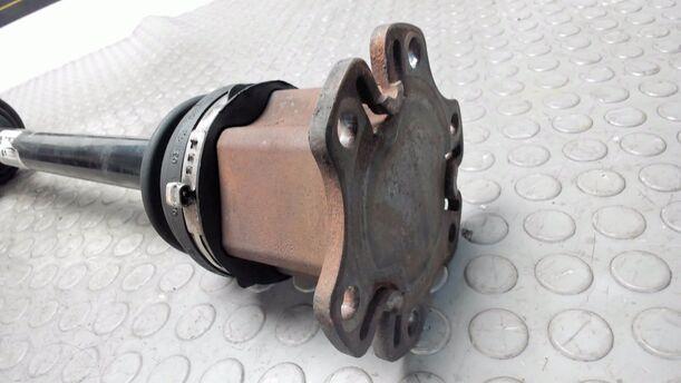 Foto: ANTRIEBSWELLE VORNE LINKS ( AUTOMATIK ) eines Audi A6 2.7 TDI tiptronic quattro
