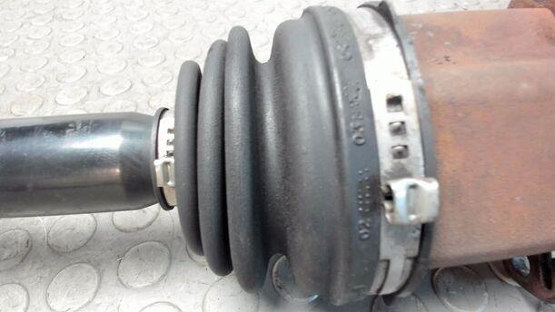 Foto: ANTRIEBSWELLE VORNE LINKS ( AUTOMATIK ) eines Audi A6 2.7 TDI tiptronic quattro