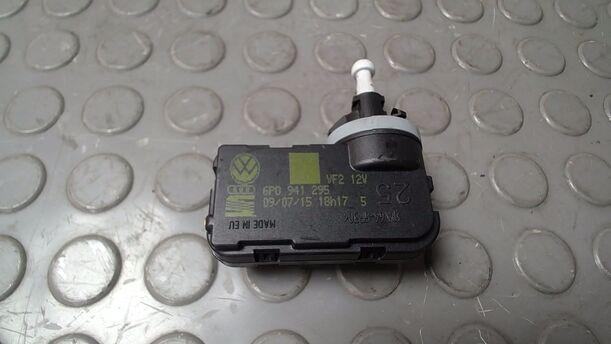 Foto: STELLMOTOR LEUCHTWEITENVERSTELLUNG eines Seat Ibiza SC 1.0 Eco TSI S&S