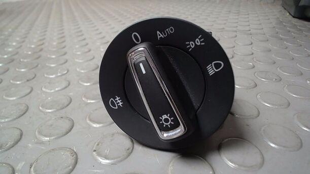 Foto: LICHTSCHALTER eines Seat Ibiza SC 1.0 Eco TSI S&S