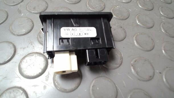 Foto: ANSCHLUSS USB/ AUX eines Seat Ibiza SC 1.0 Eco TSI S&S