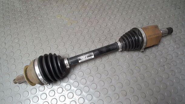 Foto: ANTRIEBSWELLE LINKS ( SCHALTGETRIEBE ) eines Seat Ibiza SC 1.0 Eco TSI S&S Ghia
