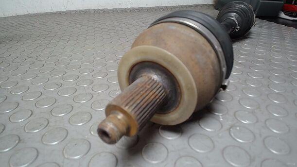 Foto: ANTRIEBSWELLE LINKS ( SCHALTGETRIEBE ) eines Seat Ibiza SC 1.0 Eco TSI S&S Ghia