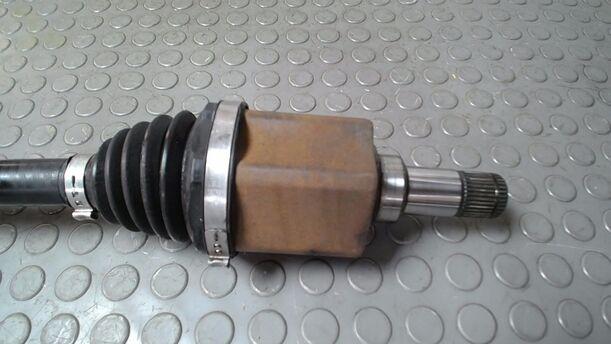 Foto: ANTRIEBSWELLE LINKS ( SCHALTGETRIEBE ) eines Seat Ibiza SC 1.0 Eco TSI S&S Ghia