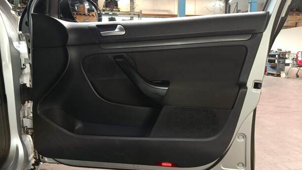 Foto: TÜR VORNE RECHTS eines VW Golf Variant 1.6 TDI DPF Ghia