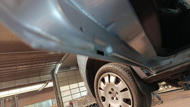 Foto: TÜR VORN LINKS eines Fiat Doblo Cargo DPF Ghia