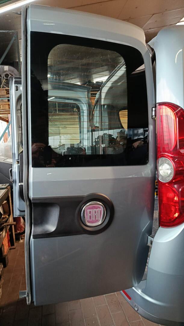 Foto: HECKFLÜGELTÜR RECHTS eines Fiat Doblo Cargo DPF Ghia