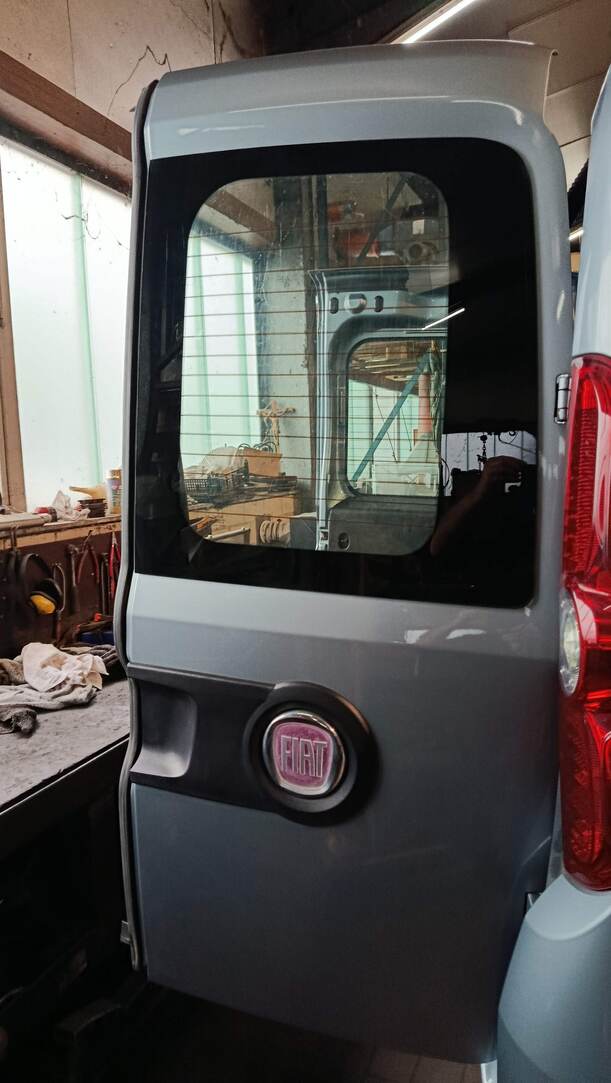 Foto: HECKFLÜGELTÜR RECHTS eines Fiat Doblo Cargo DPF Ghia