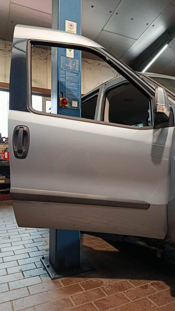 Foto: TÜR VORNE RECHTS eines Fiat Doblo Cargo DPF Ghia