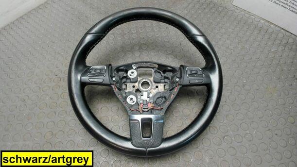 Foto: LEDERLENKRAD eines VW Golf Variant 1.6 TDI DPF Ghia